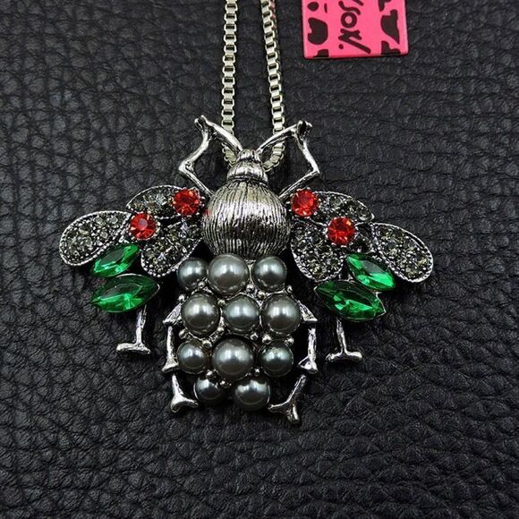 Enamel Cute Bee Honey Crystal Pendant Chain Necklace NWOT - Picture 1 of 3
